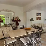 Rez-de-jardin élégant Avec Jacuzzi Calme Saint-Tropez