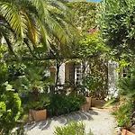 Rez-de-jardin élégant Avec Jacuzzi Calme Saint-Tropez
