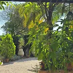 Rez-de-jardin élégant Avec Jacuzzi Calme * Saint-Tropez