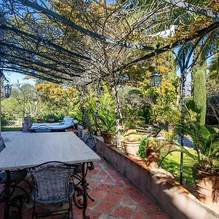 Rez-de-jardin élégant Avec Jacuzzi Calme Hébergement de vacances Saint-Tropez