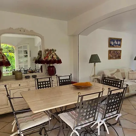 House With Garden & Jacuzzi Near Center Saint-Tropez