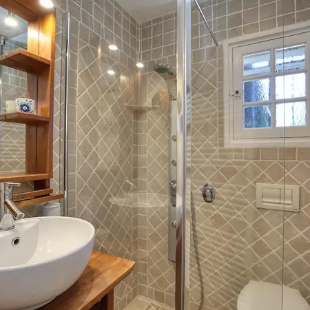 Rez-de-jardin élégant Avec Jacuzzi Calme Hébergement de vacances *