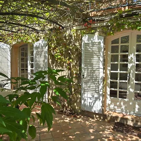 House With Garden & Jacuzzi Near Center Ferienhaus *